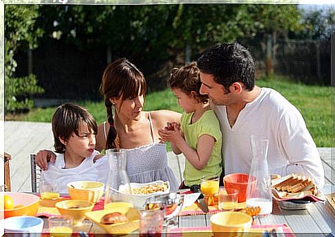 Family meals enrich children's behavior