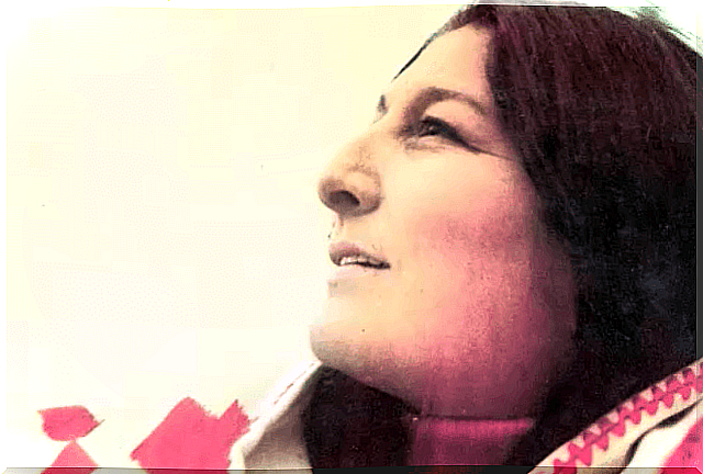 Mercedes Sosa in profile