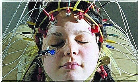 girl with electrodes symbolizing learning during sleep