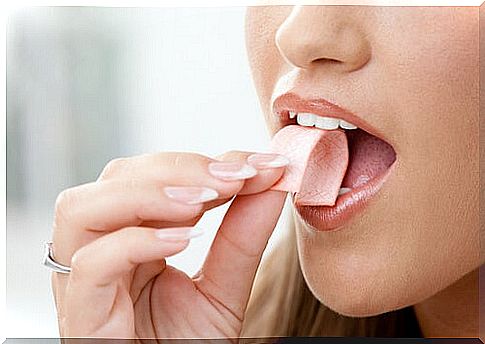 Woman with chewing gum