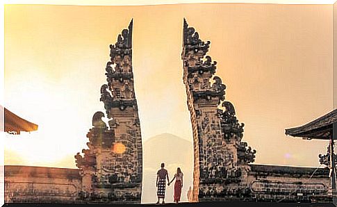 Couple holding hands looking at the horizon