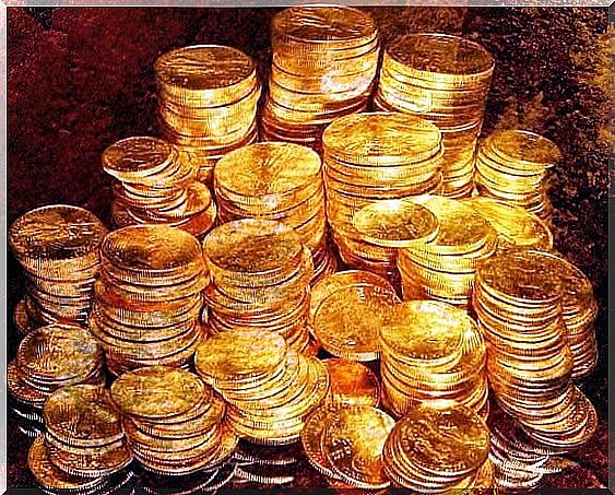 gold coins symbolizing the circle of 99